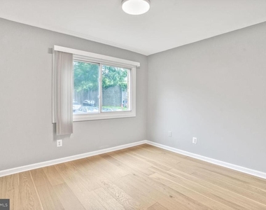 8001 Chanute Place - Photo Thumbnail 15