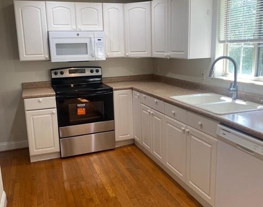 8122 Parkdale Court - Photo Thumbnail 4
