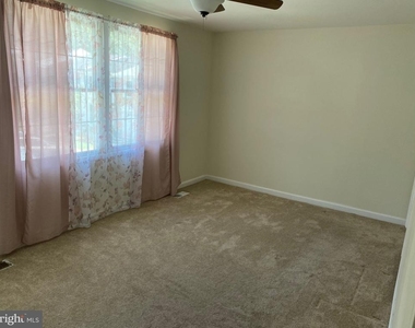 8122 Parkdale Court - Photo Thumbnail 10