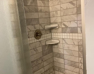 8122 Parkdale Court - Photo Thumbnail 21