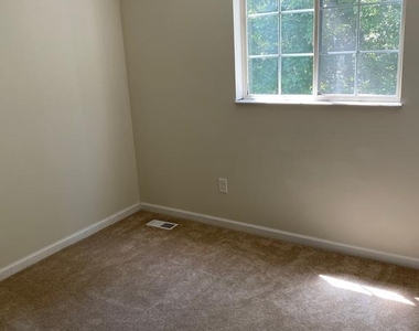 8122 Parkdale Court - Photo Thumbnail 14