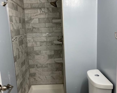 8122 Parkdale Court - Photo Thumbnail 11