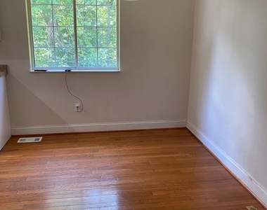 8122 Parkdale Court - Photo Thumbnail 6