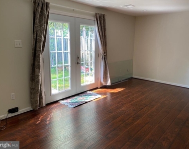 8122 Parkdale Court - Photo Thumbnail 18