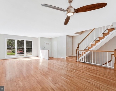 7204 Olde Lantern Way - Photo Thumbnail 2