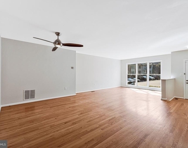 7204 Olde Lantern Way - Photo Thumbnail 3