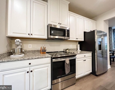 4480 Commons Drive - Photo Thumbnail 8