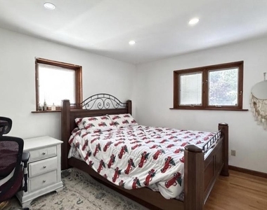 7403 Essex Avenue - Photo Thumbnail 6