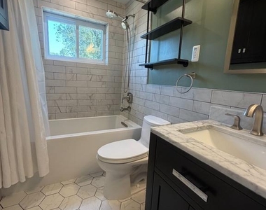 113 S Gordon Street - Photo Thumbnail 13