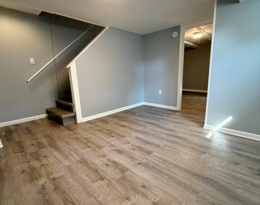 113 S Gordon Street - Photo Thumbnail 8