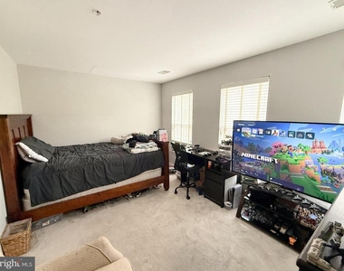 162 Barrett Place - Photo Thumbnail 9