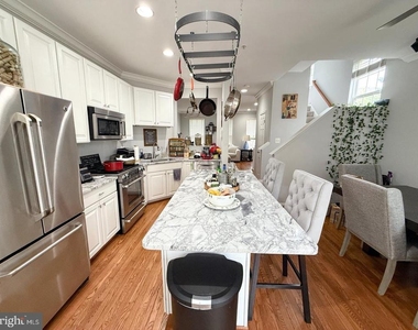 162 Barrett Place - Photo Thumbnail 5