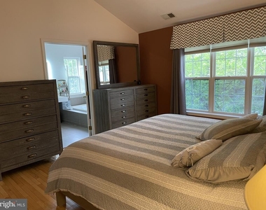 3826 Watkins Mill Drive - Photo Thumbnail 9