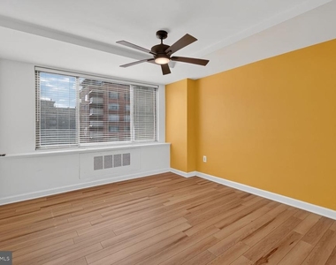 1121 Arlington Boulevard - Photo Thumbnail 7
