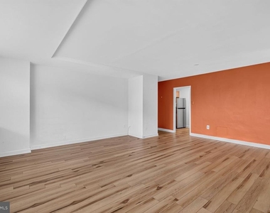 1121 Arlington Boulevard - Photo Thumbnail 3