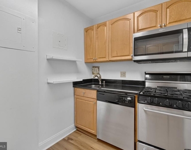 1121 Arlington Boulevard - Photo Thumbnail 5