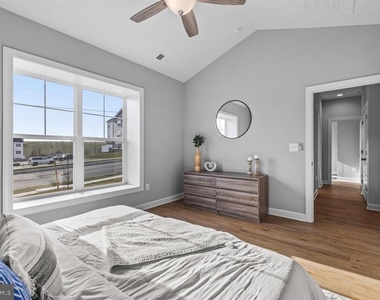 137 Coastal Drive - Photo Thumbnail 14