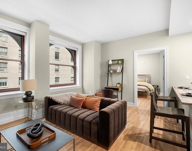 1420 Chestnut Street - Photo Thumbnail 3