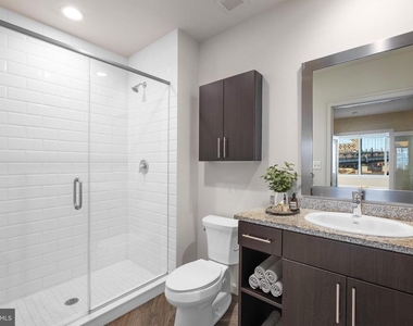 235 N Columbus Boulevard - Photo Thumbnail 7