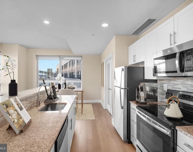 235 N Columbus Boulevard - Photo Thumbnail 3