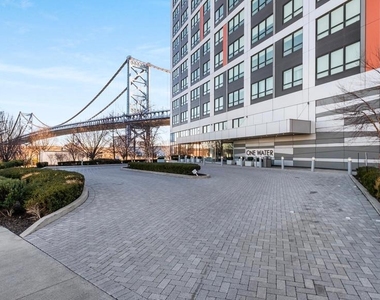 235 N Columbus Boulevard - Photo Thumbnail 30
