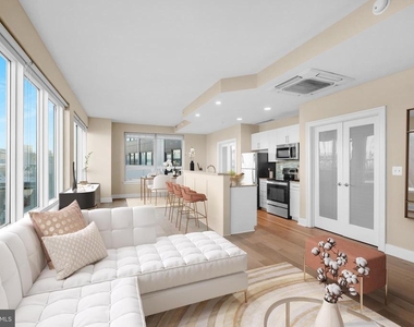 235 N Columbus Boulevard - Photo Thumbnail 2