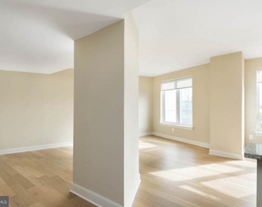 235 N Columbus Boulevard - Photo Thumbnail 50