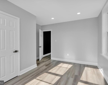 119 S Redfield Street - Photo Thumbnail 4