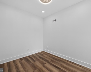 807 N 42nd Street - Photo Thumbnail 26