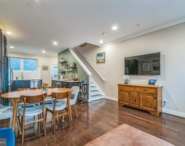 219 Green Street - Photo Thumbnail 4
