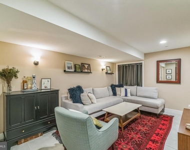219 Green Street - Photo Thumbnail 14