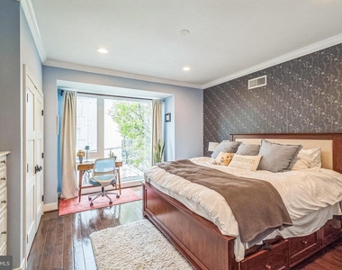 219 Green Street - Photo Thumbnail 8