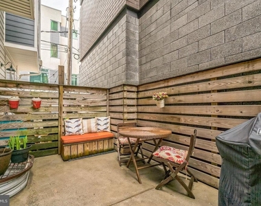 219 Green Street - Photo Thumbnail 13