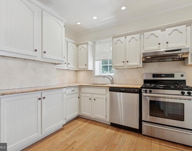 122 Conway Avenue - Photo Thumbnail 2