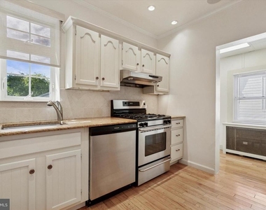 122 Conway Avenue - Photo Thumbnail 3