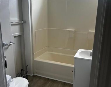 529 King Street - Photo Thumbnail 2