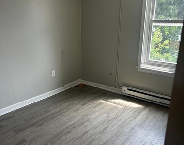 529 King Street - Photo Thumbnail 6