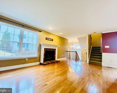 475 Stoneglen Street - Photo Thumbnail 6