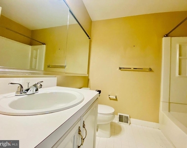 475 Stoneglen Street - Photo Thumbnail 20