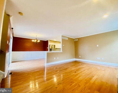475 Stoneglen Street - Photo Thumbnail 4