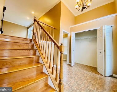 475 Stoneglen Street - Photo Thumbnail 2