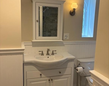 210 Grayling Avenue - Photo Thumbnail 16