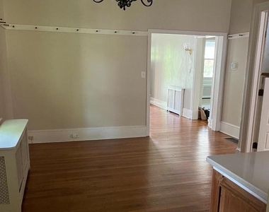 210 Grayling Avenue - Photo Thumbnail 3