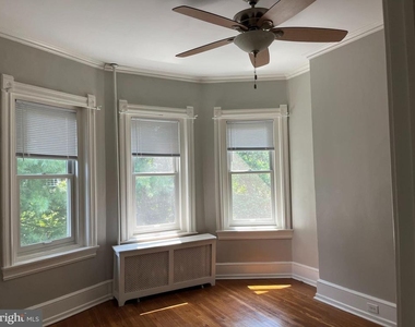 210 Grayling Avenue - Photo Thumbnail 5