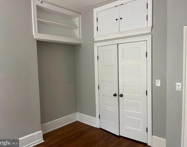 210 Grayling Avenue - Photo Thumbnail 6