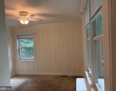 210 Grayling Avenue - Photo Thumbnail 9