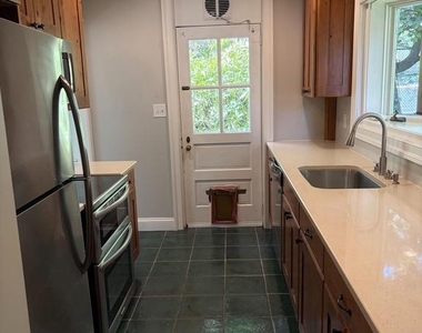 210 Grayling Avenue - Photo Thumbnail 14