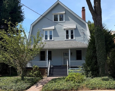 210 Grayling Avenue - Photo Thumbnail 12