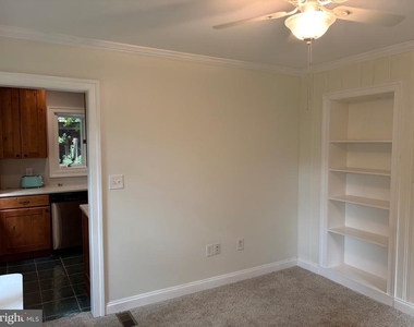 210 Grayling Avenue - Photo Thumbnail 10
