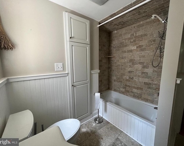 210 Grayling Avenue - Photo Thumbnail 8